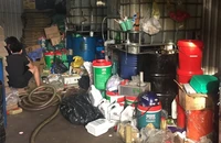 Giám đốc công ty dầu nhớt sản xuất nhớt giả tuồn về miền Tây