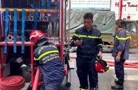 Cháy nhà trong hẻm Chợ Cầu Ông Lãnh, dân hốt hoảng di dời đồ đạc