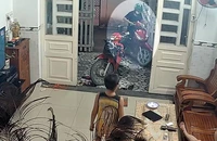 Thanh niên liều lĩnh lấy trộm xe ngay gần chủ nhà đang xem tivi