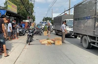 Ngã xuống đường, nam thanh niên bị xe tải cán tử vong