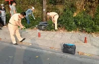 Tông trúng cột sắt trên lề đường, người đàn ông tử vong
