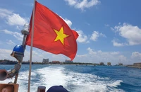 Trường Sa là mái nhà rộng cửa đón ngư dân vươn khơi, bám biển