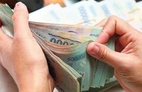 Lãi suất tiết kiệm liên tục giảm vì ngân hàng thừa tiền
