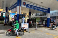 Giá xăng nhập giảm chỉ còn 21.000 đồng/lít
