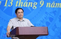 Thủ tướng: Không để thiếu thuốc, vật tư y tế do thủ tục hành chính
