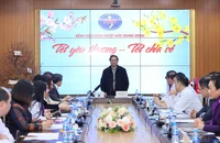 Thủ tướng mong các bác sĩ thương yêu người bệnh như anh em ruột thịt