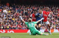 Ronaldo ghi bàn thứ 100, MU chấm dứt cơ hội lọt Top 4 Premier League