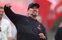 HLV Klopp đi vào lịch sử, sánh ngang kỳ tích của Sir Alex Ferguson