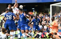 Chelsea và Tottenham hòa kịch tính, Conte và Tuchel nhận thẻ đỏ