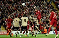 Liverpool thắng kịch tính phút 89, Tottenham thua đau phút chót