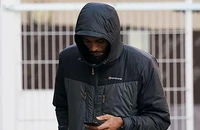 Lời xin lỗi muộn màng sau 16 năm của Arsenal