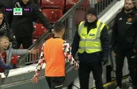 Sao MU bình luận về việc Ronaldo bỏ về sớm