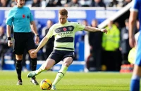 De Bruyne tỏa sáng giúp Man City lên đỉnh Premier League