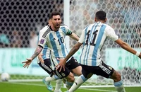 Messi san bằng kỷ lục World Cup của Maradona và Ronaldo