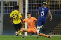 Bỏ lỡ nhiều cơ hội, Chelsea thất bại trên đất khách