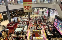 Cận cảnh nhiều nơi giảm giá khủng dịp Black Friday
