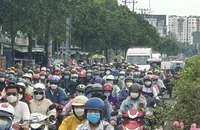 Hà Nội áp dụng thành công sáng kiến bỏ đèn đỏ để giảm ùn tắc giao thông