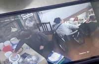Từ vụ 'TikToker ngồi xe lăn tố quán phở': Người xem cần sức đề kháng trước những thông tin giả