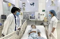 Đang chơi, bé trai bị sét đánh trúng ngưng tim, ngưng thở