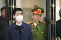 Dẫn giải cựu điều tra viên Hoàng Văn Hưng đến tòa nghe tuyên án vụ chuyến bay giải cứu