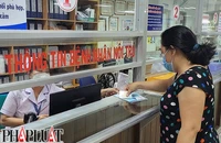 Người bệnh đăng ký khám chữa bệnh bằng căn cước công dân gắn chip tại BV Nhân dân Gia Định.