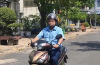 Vừa lái xe vừa hút thuốc: Có bị cấm không?