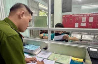 Chậm gia hạn tạm trú, có bị phạt không?