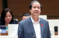 Bộ trưởng Bộ GD&ĐT Nguyễn Kim Sơn phát biểu giải trình tại phiên thảo luận.