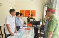 Bắt giám đốc và 2 phó giám đốc trung tâm đào tạo lái xe ở Quảng Nam. Ảnh: TN