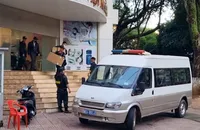 Video: Công an mang tài liệu rời khỏi thẩm mỹ viện Mailisa ở Đắk Lắk