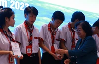 CLB 'Vì Hoàng Sa - Trường Sa thân yêu' kết nạp 52 học sinh từ dự án 'Ươm mầm tương lai'