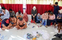 Công an Sóc Trăng bắt quả tang nhiều người lắc tài xỉu trong ngôi nhà 3 tầng