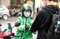 Nhiều đối tượng tới đây sẽ được tham gia BHXH bắt buộc. Ảnh: V.LONG
