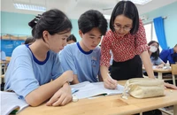 Một tiết ôn tập môn văn của học sinh lớp 9 Trường THCS Lý Tự Trọng, quận Gò Vấp, TP.HCM. Ảnh: NGUYỄN QUYÊN