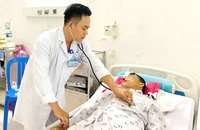 Bệnh nhân nhồi máu cơ tim cấp đang được điều trị tại BV Thống Nhất. Ảnh: THẢO PHƯƠNG