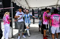Áo đấu của Messi bị cấm bán và những trục trặc ban đầu ở Miami