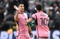 Suarez từ chối Real để gặp gỡ Messi