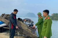 Đang hút trộm cát trong đêm thì bị công an tóm
