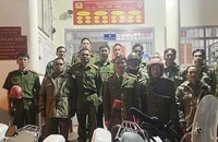 Phó công an thị trấn giỏi vận động dân giao nộp vũ khí