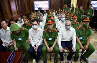 Áp lực chung chi dội xuống các đăng kiểm viên