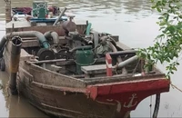 1 công an ở Vĩnh Long bị thương phải cắt 2 chân khi bắt cát lậu