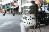 Những bình nước 0 đồng, mát lòng người lao động