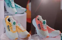 Mẫu giày thông minh giúp bạn kiếm tiền khi chạy bộ