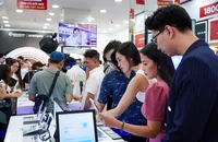 Vì sao cứ 4 người thì có 1 người phải mua điện thoại thông minh mới?