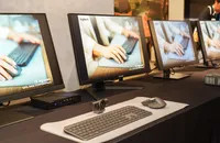 Ai sẽ thống trị phân khúc chuột máy tính cao cấp?