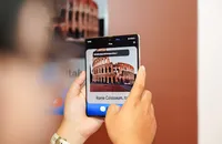 Mẫu smartphone màn hình gập có khả năng phát hiện giả mạo khuôn mặt bằng AI