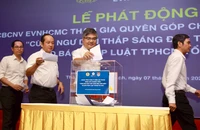 EVNHCMC chung tay "Cùng ngư dân thắp sáng đèn trên biển"