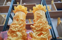 Nến rồng vàng cháy 3 ngày liên tiếp hút khách dịp cuối năm