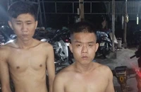 Cảnh sát nổ súng chỉ thiên bắt nhóm mang dao phóng lợn đánh nhau