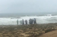 Quảng Ngãi: Sóng đánh chìm tàu cá, một người mất tích, một người tử vong